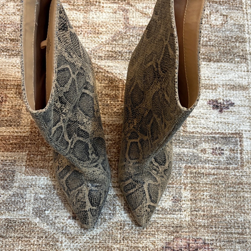 Express Textured Heeled Boots in Black and Tan